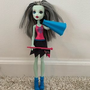 MONSTER HIGH FRANKIE STEIN GHOUL SPIRIT CHEERLEADER